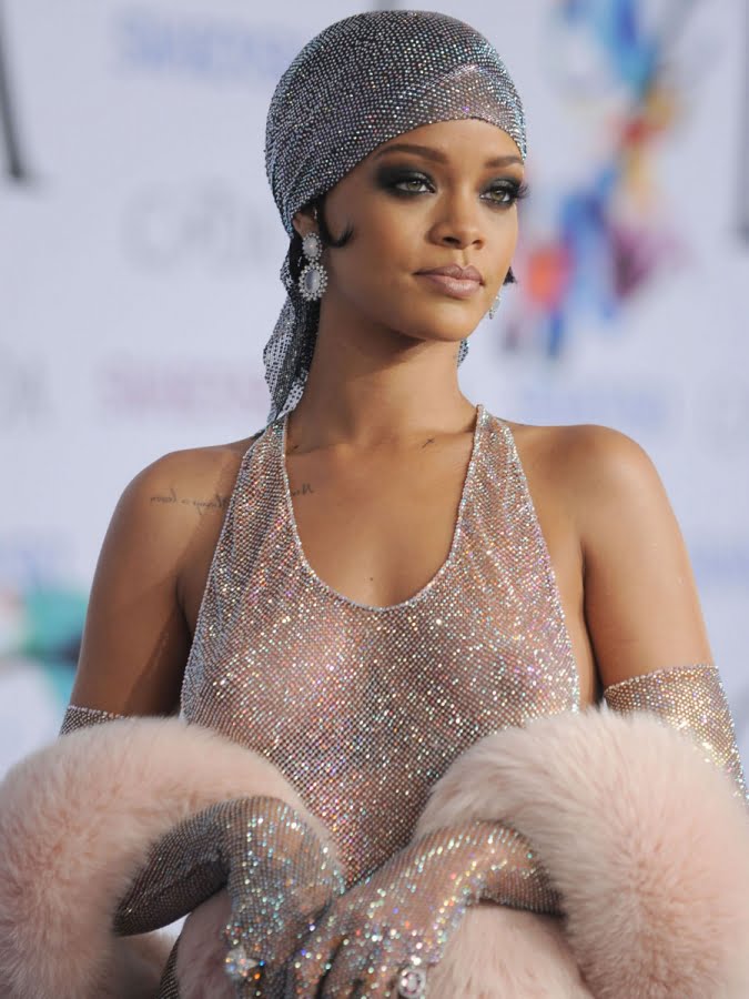 Ya vieron a Rihanna en el vestido transparente? 