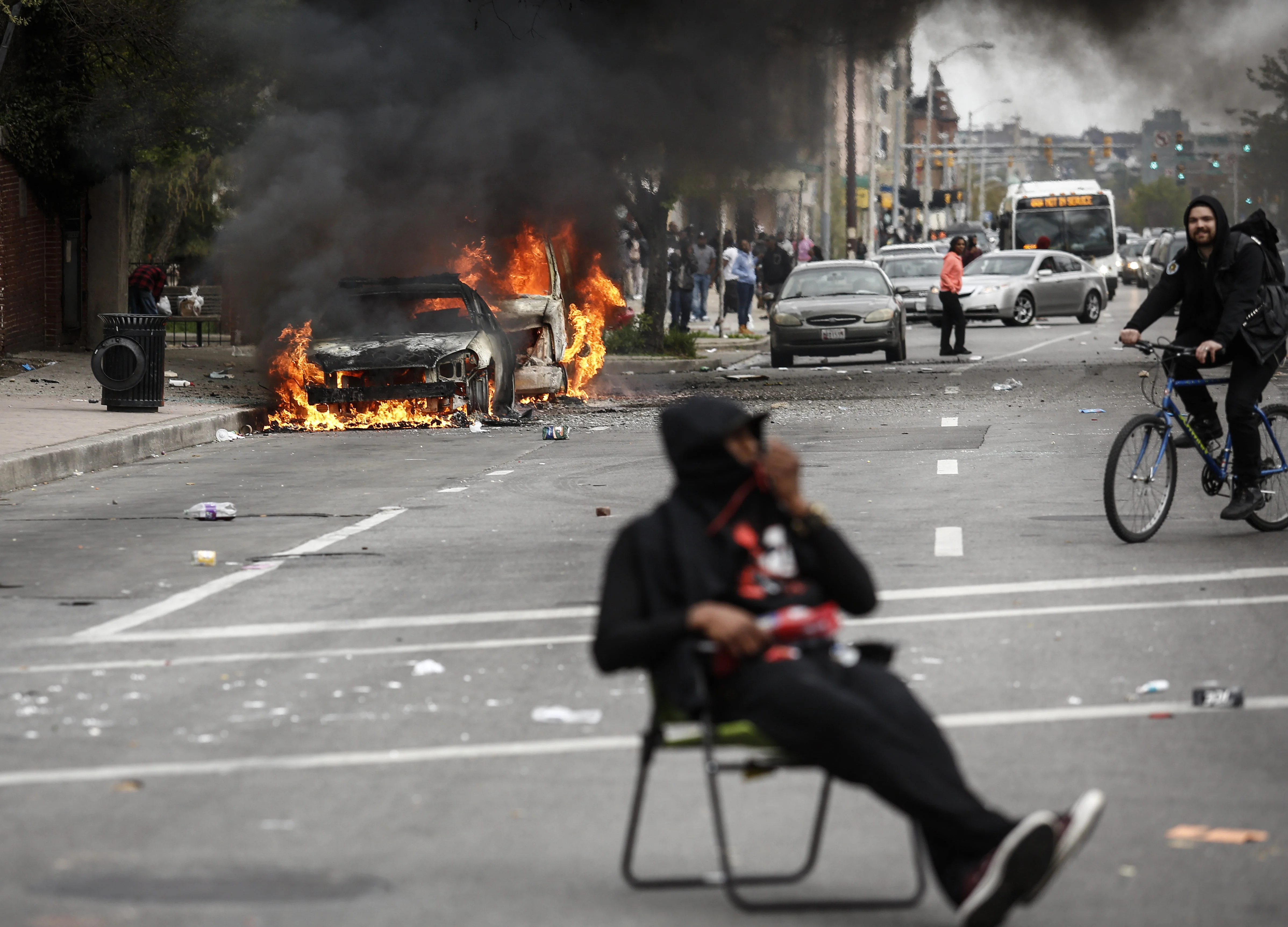 2 videos que muestran otra cara de las protestas en Baltimore