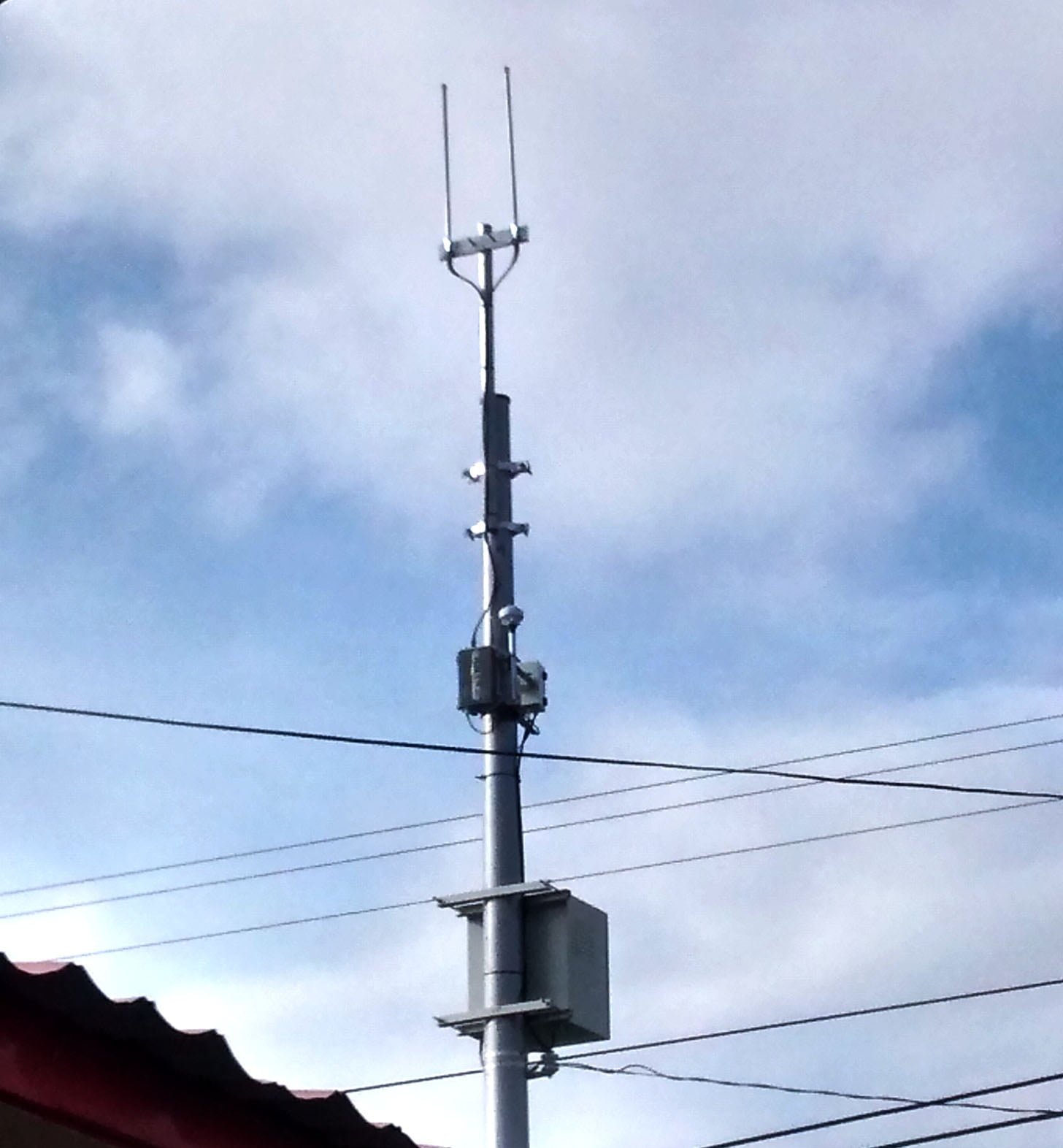 Las teorías más WTF sobre las antenas WiFi en los postes de Managua