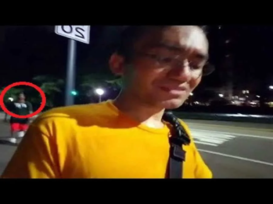 Video en vivo del robo de un teléfono por andar cazando Pokemons