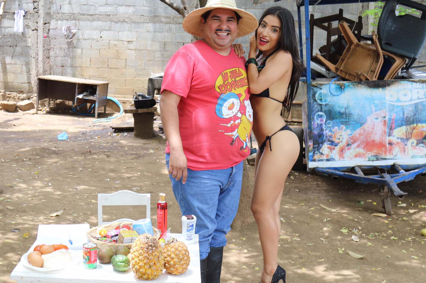 Agapito Diaz logra ponerle bikini a Anabella Galeano y a Yunita Rocha