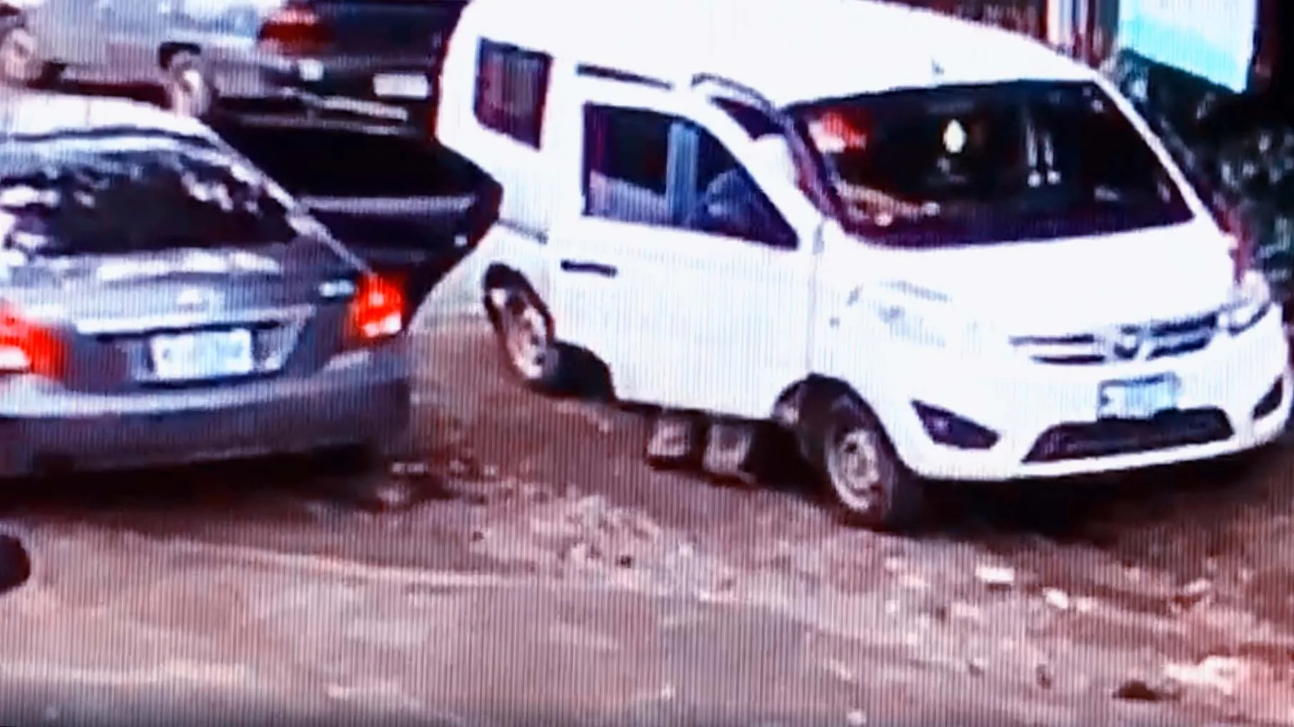 ¿Han visto este Yaris azul? Es que anda robando por toda Managua #video