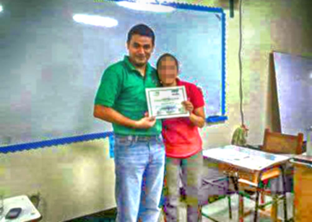 La grave denuncia del profesor de secundaria que acosa a sus ex-alumnas (porque son modelos)