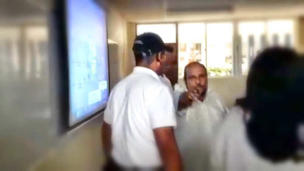Mientras unos atacan a un pobre maestro universitario, nosotros apagamos el fuego de Indio Maíz