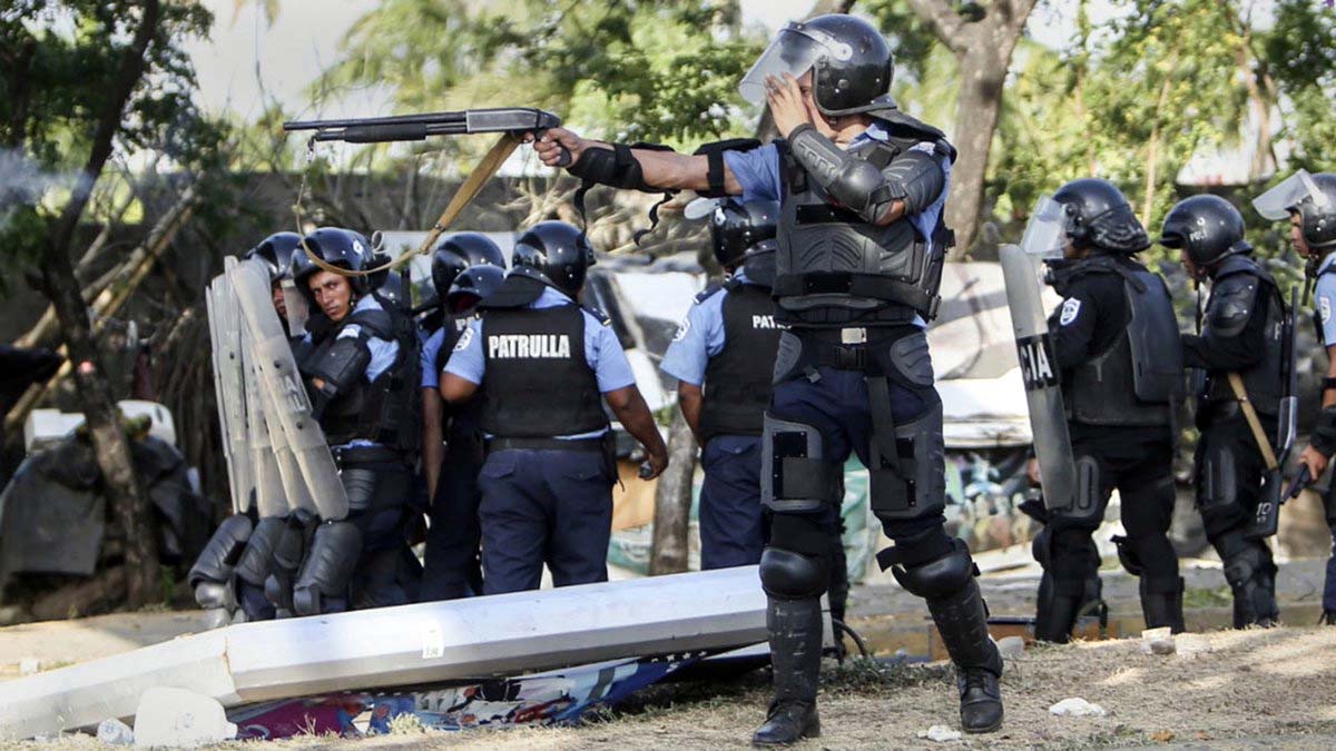 Despidos y más policías, así se va a defender Daniel Ortega de los terroristas como vos