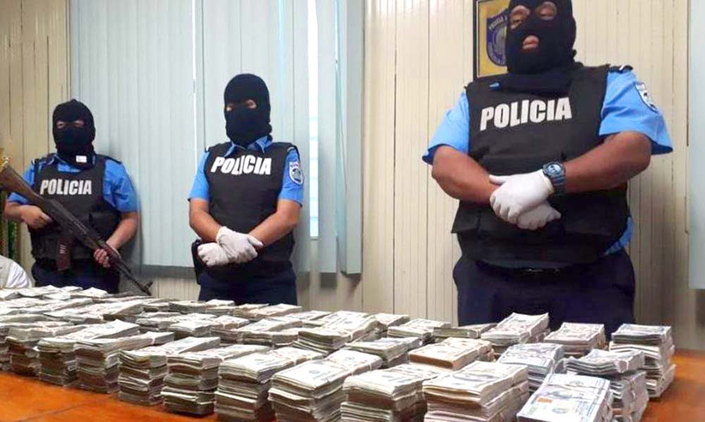 ¿Qué significa que los bancos ya no quieran agarrar los dolares de Daniel Ortega y su gobierno?
