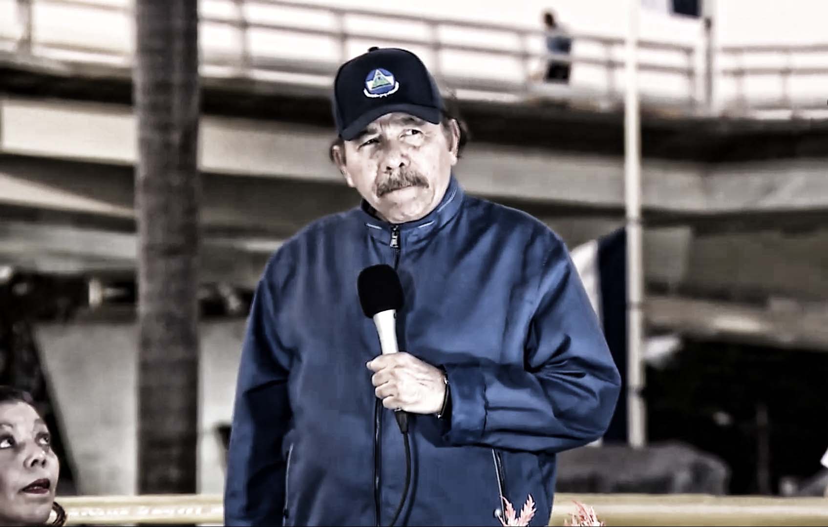 Daniel Ortega inaugura un puente y se olvida del Golpe de Estado