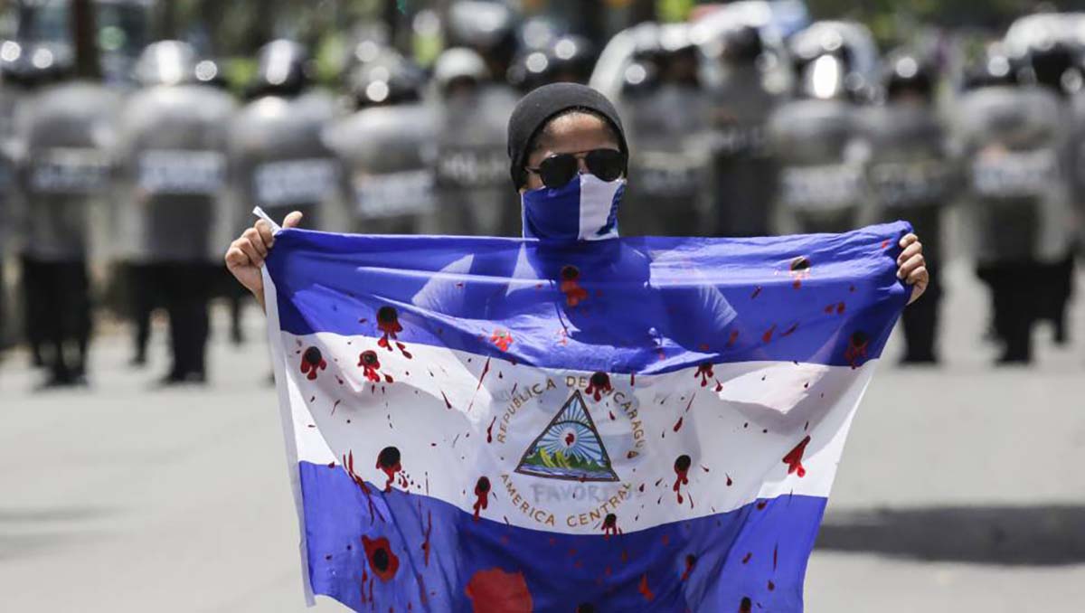 ¿Izar la bandera de Nicaragua es un crimen? Consultamos al máximo experto de todos los expertos