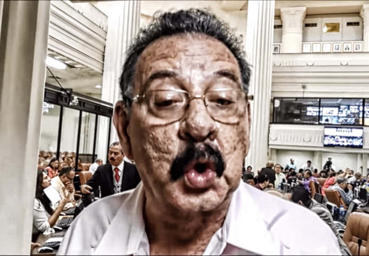 El poema que dedica Daniel Ortega a Jacinto Suarez, al ritmo de «Amor Prohibido»