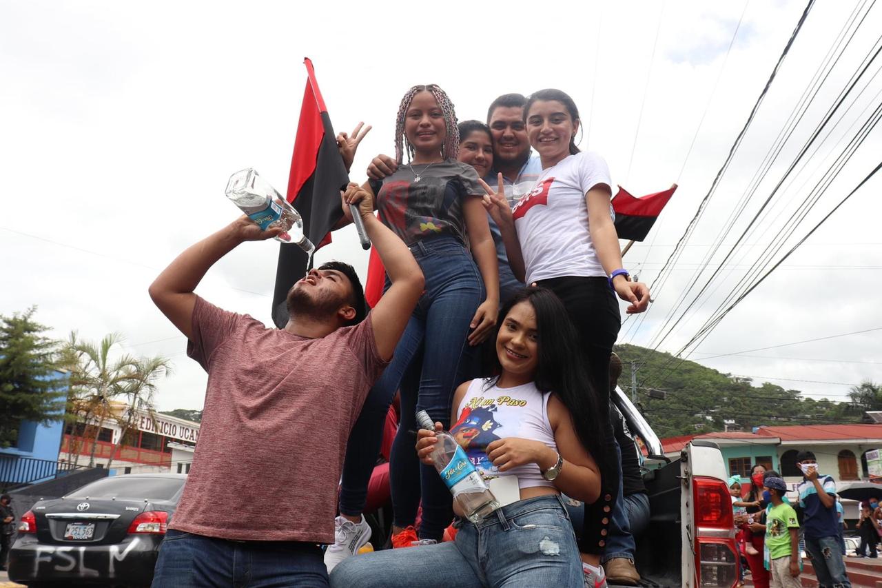 Esto es lo que a vos realmente te importa del 19 de julio 2020 en la plaza (mucho guaro y COVID-19)