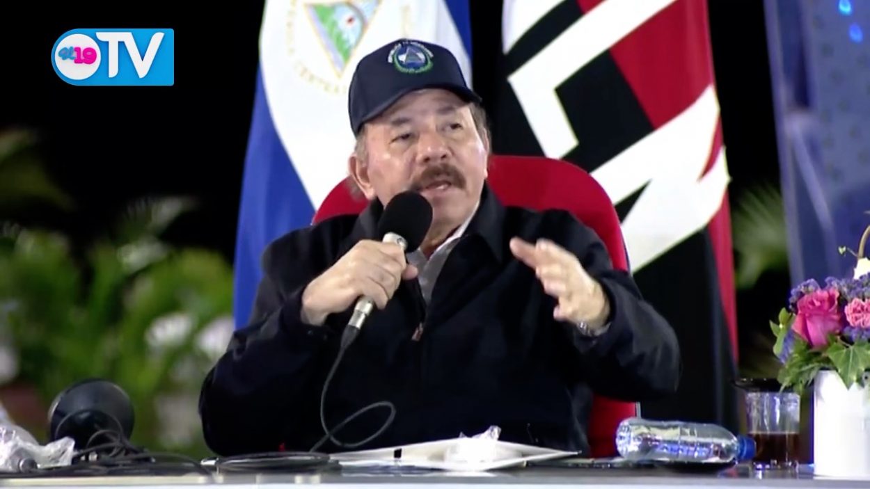 Daniel suspira por el Talibán en el 41 Aniversario del Ejército