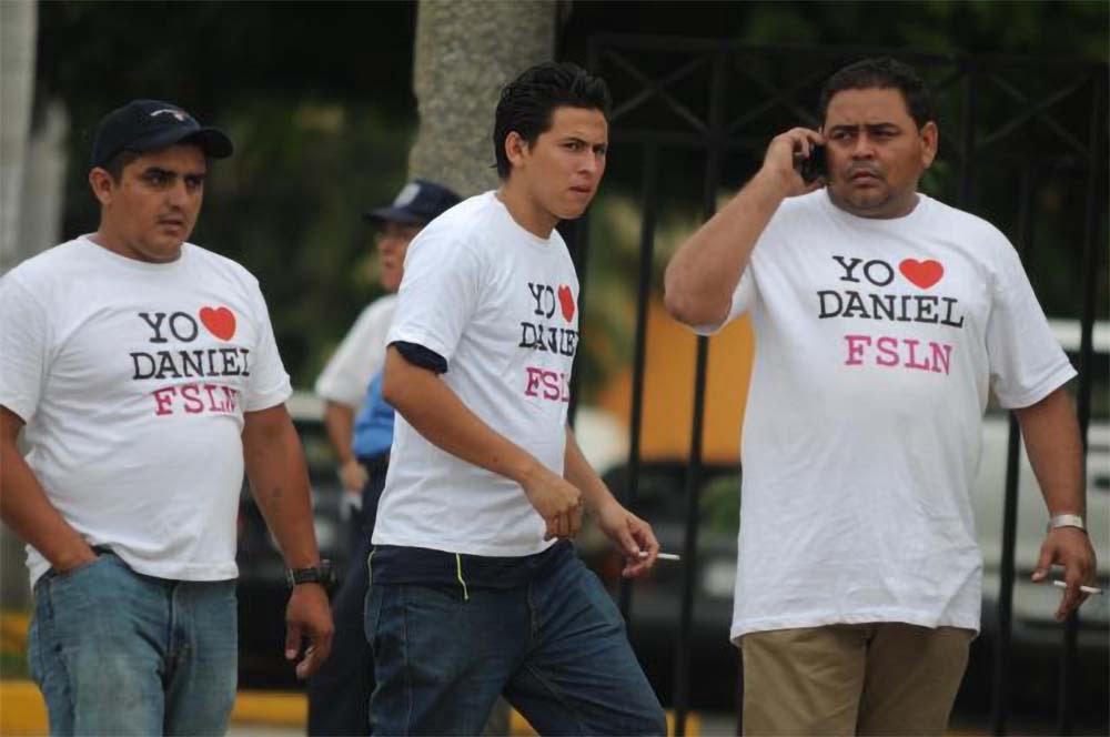 Los sapitos también aman, pero el Comandante se queda