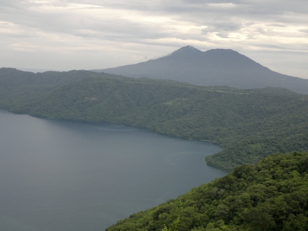 Visita a la Laguna de Apoyo ¿Sabías que es un Volcán activo?