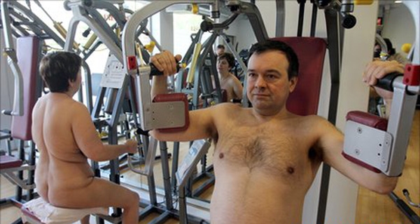 Gimnasio nudista en el centro de Managua