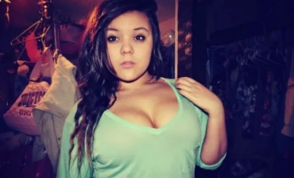 Muchacha que chupa Tampon se casa con el Maje que come pupu (NSFW)